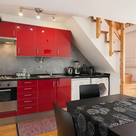 Feels Like Santa Apolonia Cozy Flat *